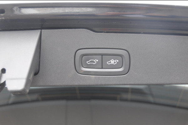 Volvo V60 B3 177PK Automaat R-Design Volvo V60 B3 177PK R-Design / Audio & Park Assist / Driver assist / Climate / Verwarmbare voorruit / 19''velgen