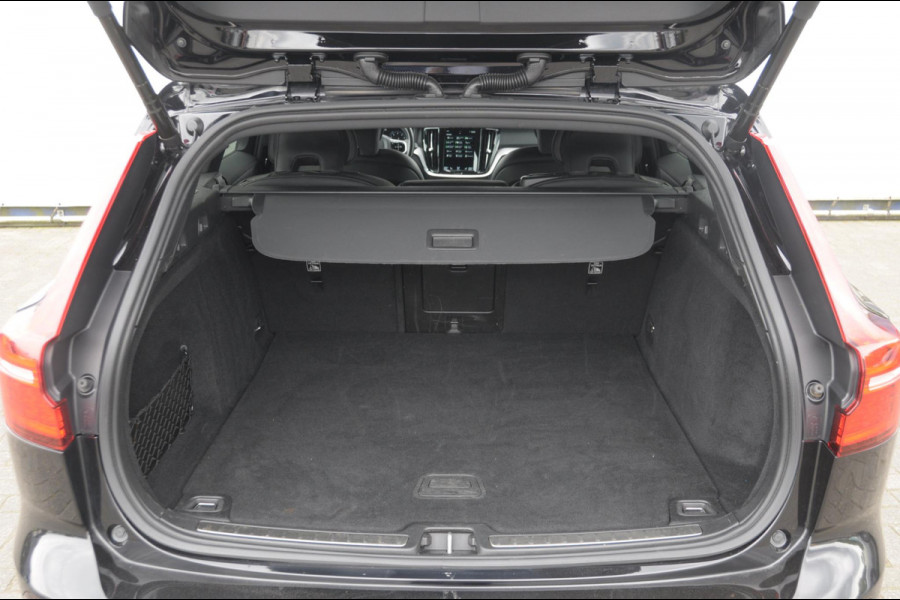 Volvo V60 B3 177PK Automaat R-Design Volvo V60 B3 177PK R-Design / Audio & Park Assist / Driver assist / Climate / Verwarmbare voorruit / 19''velgen