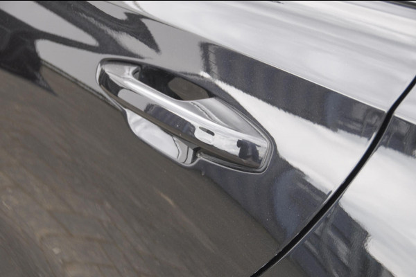 Volvo V60 B3 177PK Automaat R-Design Volvo V60 B3 177PK R-Design / Audio & Park Assist / Driver assist / Climate / Verwarmbare voorruit / 19''velgen