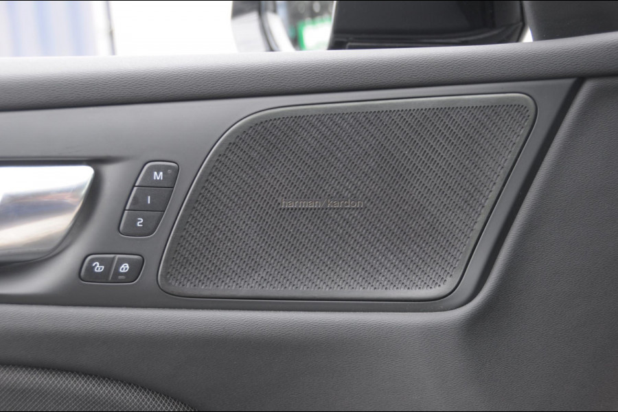 Volvo V60 B3 177PK Automaat R-Design Volvo V60 B3 177PK R-Design / Audio & Park Assist / Driver assist / Climate / Verwarmbare voorruit / 19''velgen