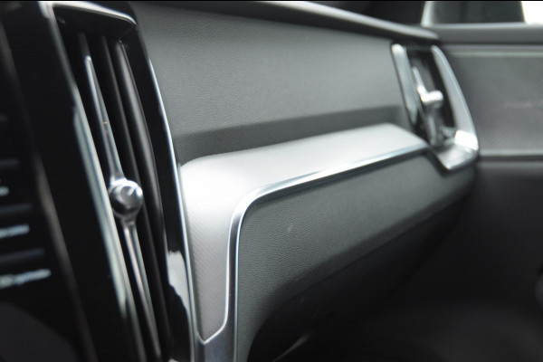 Volvo V60 B3 177PK Automaat R-Design Volvo V60 B3 177PK R-Design / Audio & Park Assist / Driver assist / Climate / Verwarmbare voorruit / 19''velgen