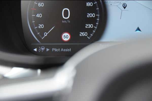 Volvo V60 B3 177PK Automaat R-Design Volvo V60 B3 177PK R-Design / Audio & Park Assist / Driver assist / Climate / Verwarmbare voorruit / 19''velgen