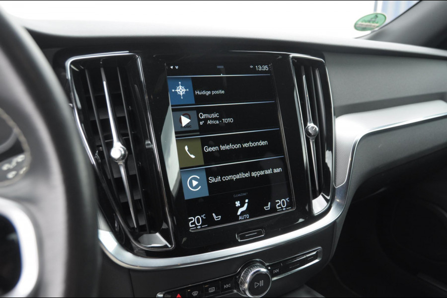 Volvo V60 B3 177PK Automaat R-Design Volvo V60 B3 177PK R-Design / Audio & Park Assist / Driver assist / Climate / Verwarmbare voorruit / 19''velgen