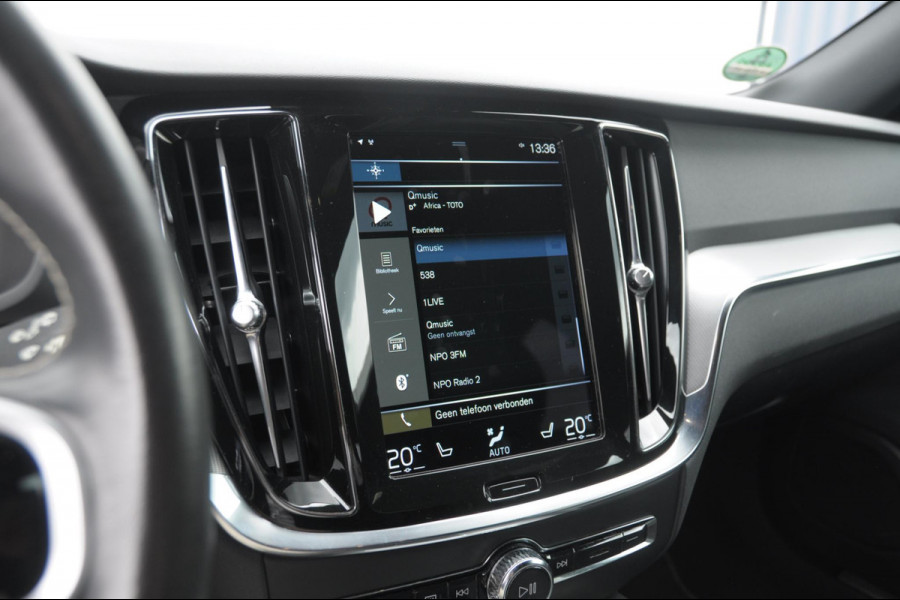 Volvo V60 B3 177PK Automaat R-Design Volvo V60 B3 177PK R-Design / Audio & Park Assist / Driver assist / Climate / Verwarmbare voorruit / 19''velgen
