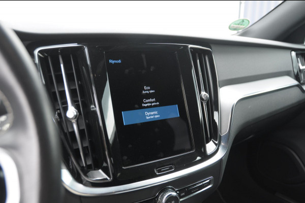 Volvo V60 B3 177PK Automaat R-Design Volvo V60 B3 177PK R-Design / Audio & Park Assist / Driver assist / Climate / Verwarmbare voorruit / 19''velgen