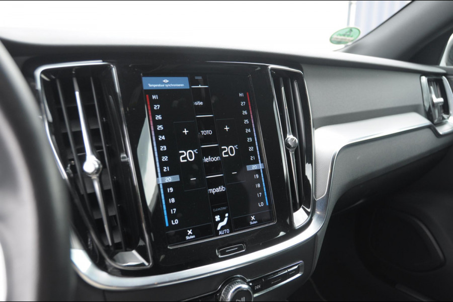Volvo V60 B3 177PK Automaat R-Design Volvo V60 B3 177PK R-Design / Audio & Park Assist / Driver assist / Climate / Verwarmbare voorruit / 19''velgen