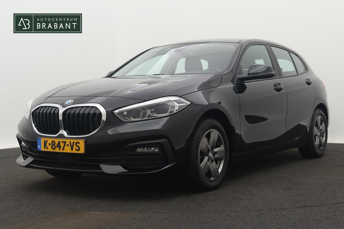 BMW 1-serie 118i Business Edition Plus Automaat (NAVIGATIE, PARKEERSENSOREN, CARPLAY, LED, 1e EIGENAAR, DEALER ONDERHOUDEN)