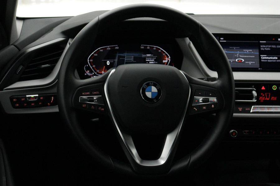 BMW 1-serie 118i Business Edition Plus Automaat (NAVIGATIE, PARKEERSENSOREN, CARPLAY, LED, 1e EIGENAAR, DEALER ONDERHOUDEN)