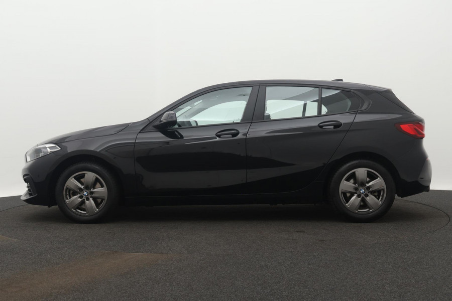 BMW 1-serie 118i Business Edition Plus Automaat (NAVIGATIE, PARKEERSENSOREN, CARPLAY, LED, 1e EIGENAAR, DEALER ONDERHOUDEN)