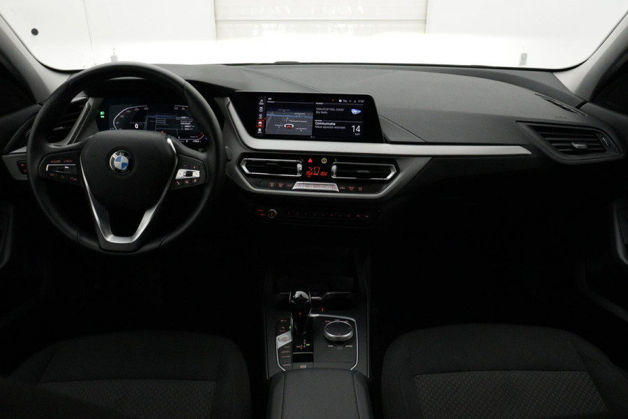BMW 1-serie 118i Business Edition Plus Automaat (NAVIGATIE, PARKEERSENSOREN, CARPLAY, LED, 1e EIGENAAR, DEALER ONDERHOUDEN)