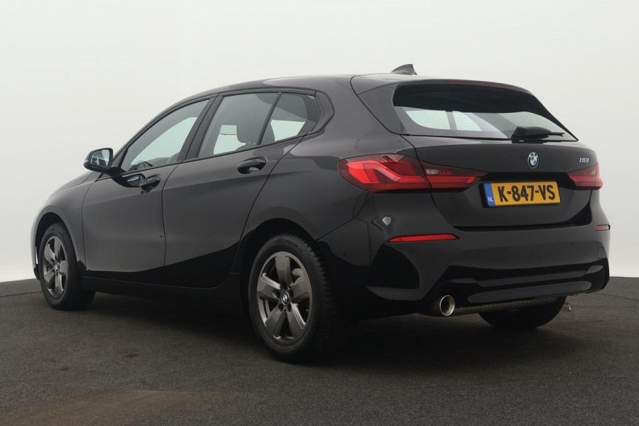 BMW 1-serie 118i Business Edition Plus Automaat (NAVIGATIE, PARKEERSENSOREN, CARPLAY, LED, 1e EIGENAAR, DEALER ONDERHOUDEN)