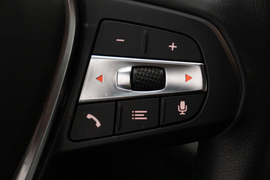 BMW 1-serie 118i Business Edition Plus Automaat (NAVIGATIE, PARKEERSENSOREN, CARPLAY, LED, 1e EIGENAAR, DEALER ONDERHOUDEN)