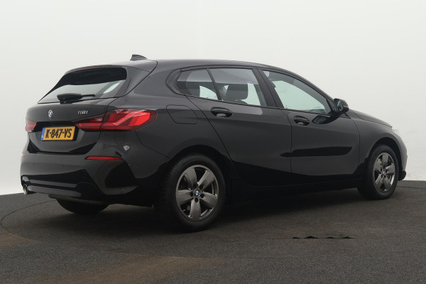 BMW 1-serie 118i Business Edition Plus Automaat (NAVIGATIE, PARKEERSENSOREN, CARPLAY, LED, 1e EIGENAAR, DEALER ONDERHOUDEN)
