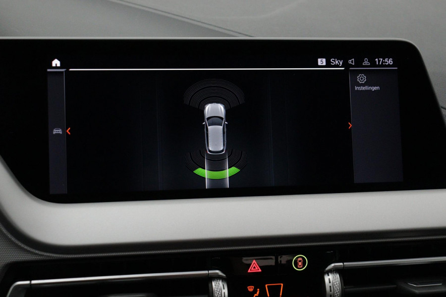 BMW 1-serie 118i Business Edition Plus Automaat (NAVIGATIE, PARKEERSENSOREN, CARPLAY, LED, 1e EIGENAAR, DEALER ONDERHOUDEN)