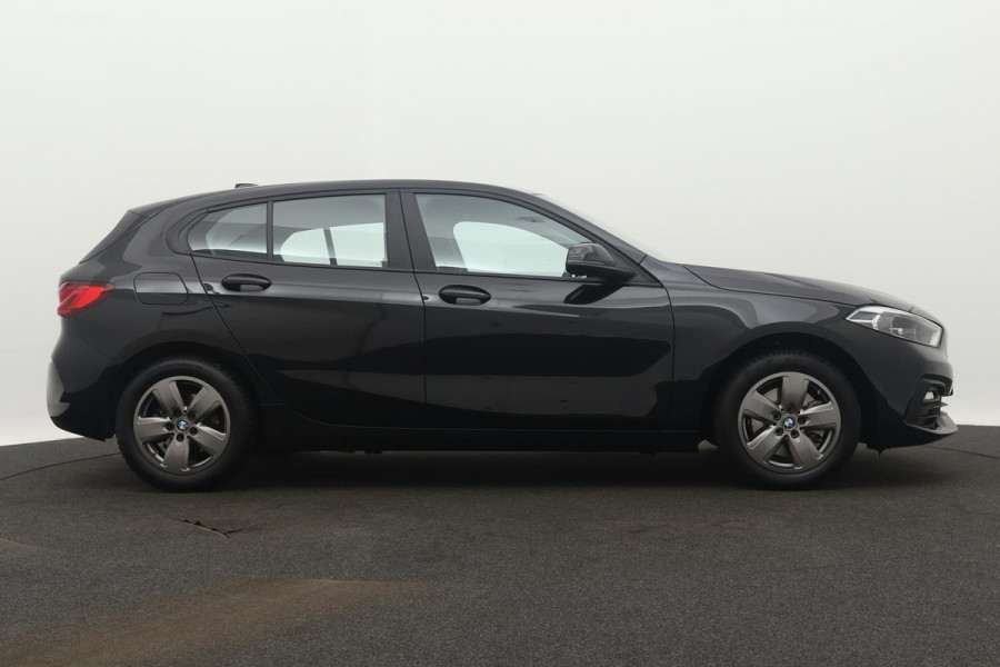 BMW 1-serie 118i Business Edition Plus Automaat (NAVIGATIE, PARKEERSENSOREN, CARPLAY, LED, 1e EIGENAAR, DEALER ONDERHOUDEN)