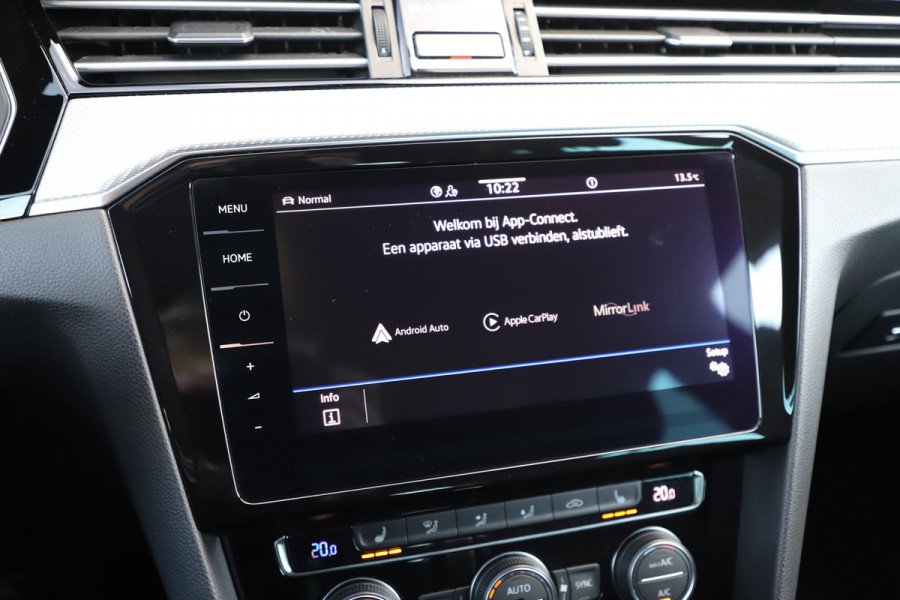 Volkswagen Passat Variant 1.5 TSI R-Line Aut7 | 150PK | Pano | Keyles-go | Sfeerverlichting | ACC | Stoelverwarming | Leder | Led | Apple-carplay