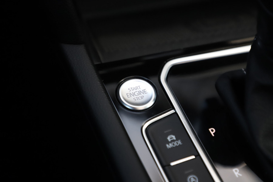 Volkswagen Passat Variant 1.5 TSI R-Line Aut7 | 150PK | Pano | Keyles-go | Sfeerverlichting | ACC | Stoelverwarming | Leder | Led | Apple-carplay