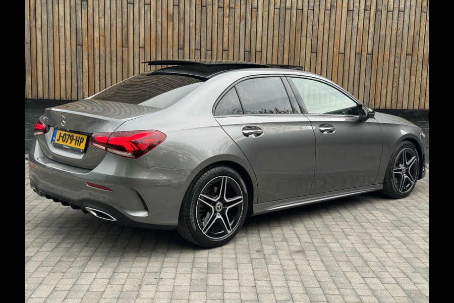 Mercedes-Benz A-Klasse 220 AMG 190pk Automaat | Panoramadak | LED Matrix verlichting | Sfeerverlichting | Night Pakket | Sportstoelen elektrisch verste