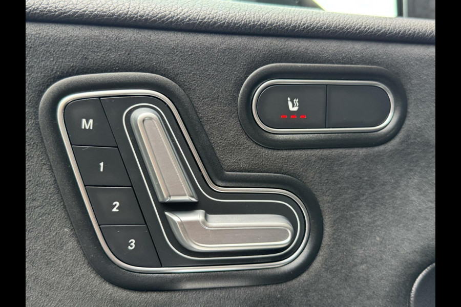 Mercedes-Benz A-Klasse 220 AMG 190pk Automaat | Panoramadak | LED Matrix verlichting | Sfeerverlichting | Night Pakket | Sportstoelen elektrisch verste