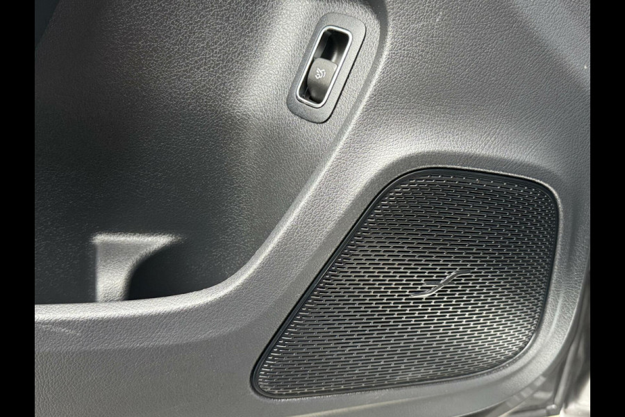 Mercedes-Benz A-Klasse 220 AMG 190pk Automaat | Panoramadak | LED Matrix verlichting | Sfeerverlichting | Night Pakket | Sportstoelen elektrisch verste