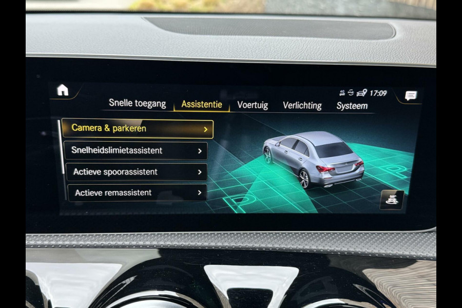 Mercedes-Benz A-Klasse 220 AMG 190pk Automaat | Panoramadak | LED Matrix verlichting | Sfeerverlichting | Night Pakket | Sportstoelen elektrisch verste