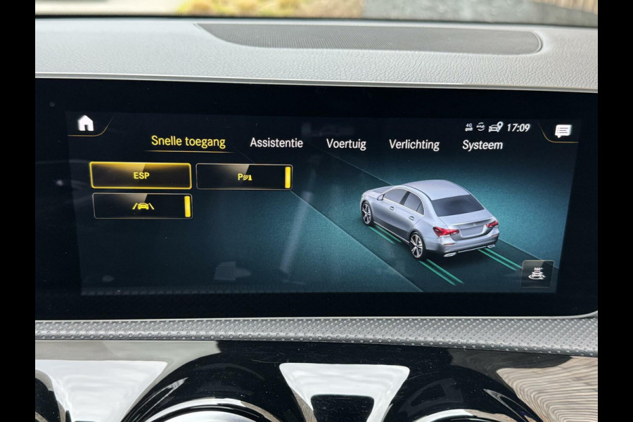 Mercedes-Benz A-Klasse 220 AMG 190pk Automaat | Panoramadak | LED Matrix verlichting | Sfeerverlichting | Night Pakket | Sportstoelen elektrisch verste