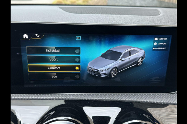 Mercedes-Benz A-Klasse 220 AMG 190pk Automaat | Panoramadak | LED Matrix verlichting | Sfeerverlichting | Night Pakket | Sportstoelen elektrisch verste