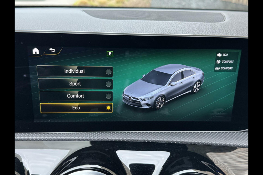 Mercedes-Benz A-Klasse 220 AMG 190pk Automaat | Panoramadak | LED Matrix verlichting | Sfeerverlichting | Night Pakket | Sportstoelen elektrisch verste
