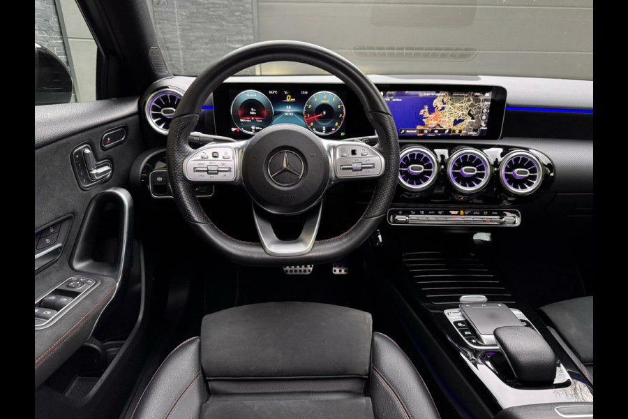 Mercedes-Benz A-Klasse 220 AMG 190pk Automaat | Panoramadak | LED Matrix verlichting | Sfeerverlichting | Night Pakket | Sportstoelen elektrisch verste