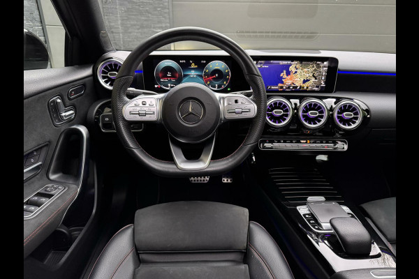Mercedes-Benz A-Klasse 220 AMG 190pk Automaat | Panoramadak | LED Matrix verlichting | Sfeerverlichting | Night Pakket | Sportstoelen elektrisch verste