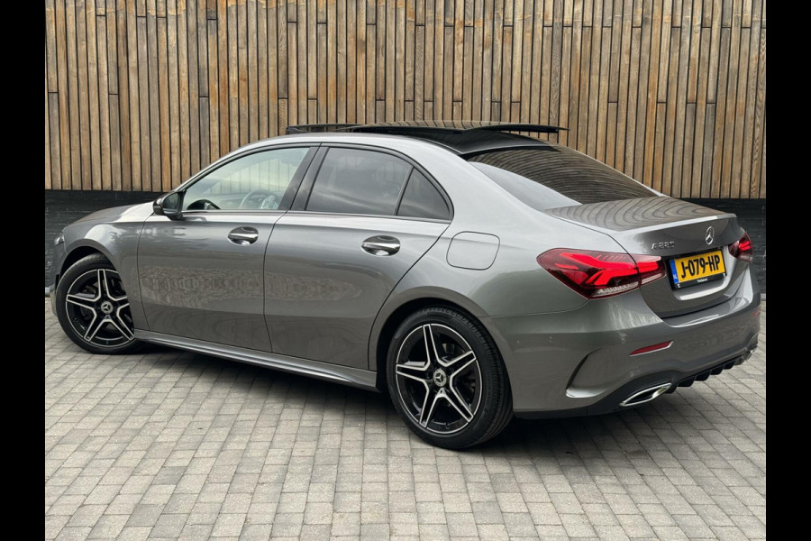 Mercedes-Benz A-Klasse 220 AMG 190pk Automaat | Panoramadak | LED Matrix verlichting | Sfeerverlichting | Night Pakket | Sportstoelen elektrisch verste