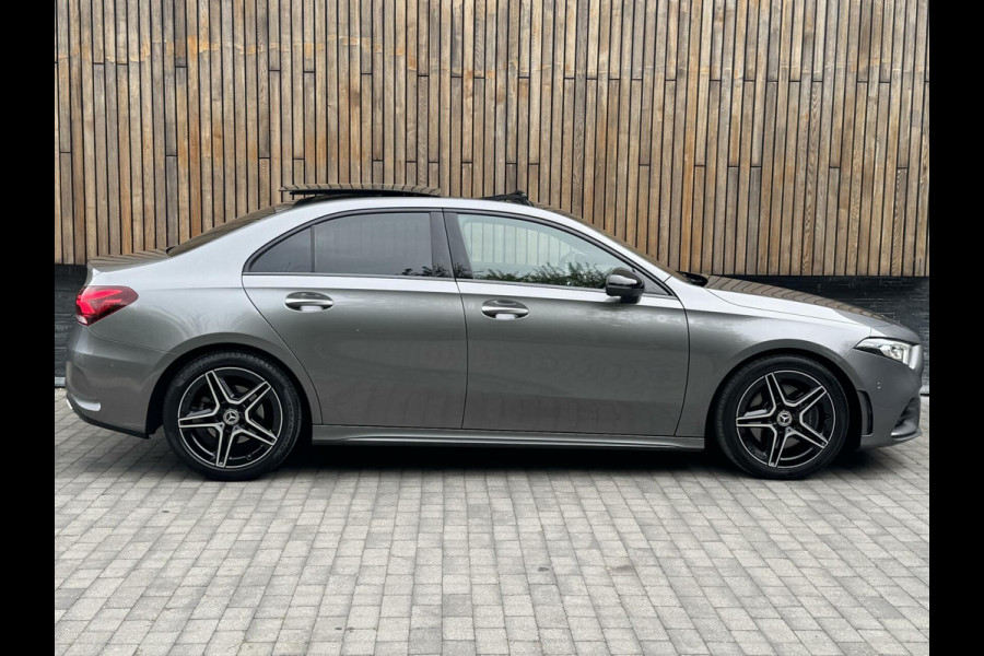 Mercedes-Benz A-Klasse 220 AMG 190pk Automaat | Panoramadak | LED Matrix verlichting | Sfeerverlichting | Night Pakket | Sportstoelen elektrisch verste