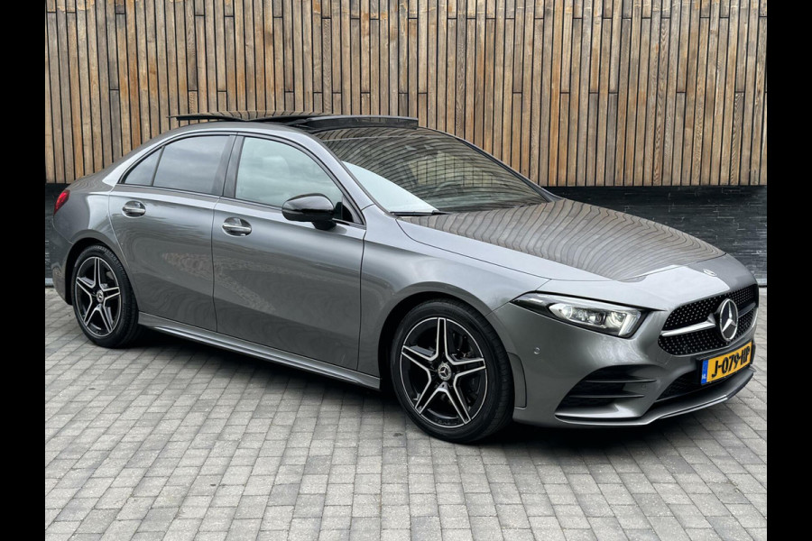 Mercedes-Benz A-Klasse 220 AMG 190pk Automaat | Panoramadak | LED Matrix verlichting | Sfeerverlichting | Night Pakket | Sportstoelen elektrisch verste