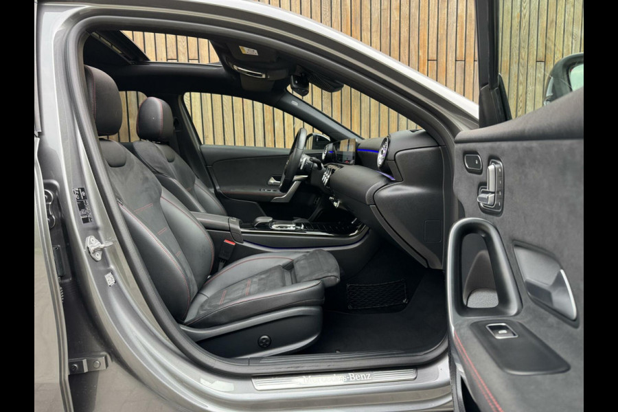 Mercedes-Benz A-Klasse 220 AMG 190pk Automaat | Panoramadak | LED Matrix verlichting | Sfeerverlichting | Night Pakket | Sportstoelen elektrisch verste