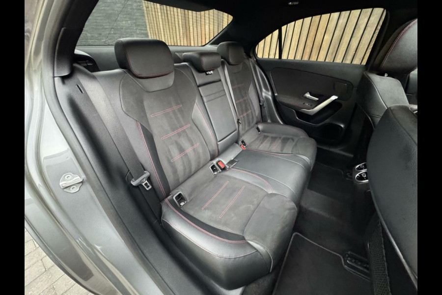 Mercedes-Benz A-Klasse 220 AMG 190pk Automaat | Panoramadak | LED Matrix verlichting | Sfeerverlichting | Night Pakket | Sportstoelen elektrisch verste