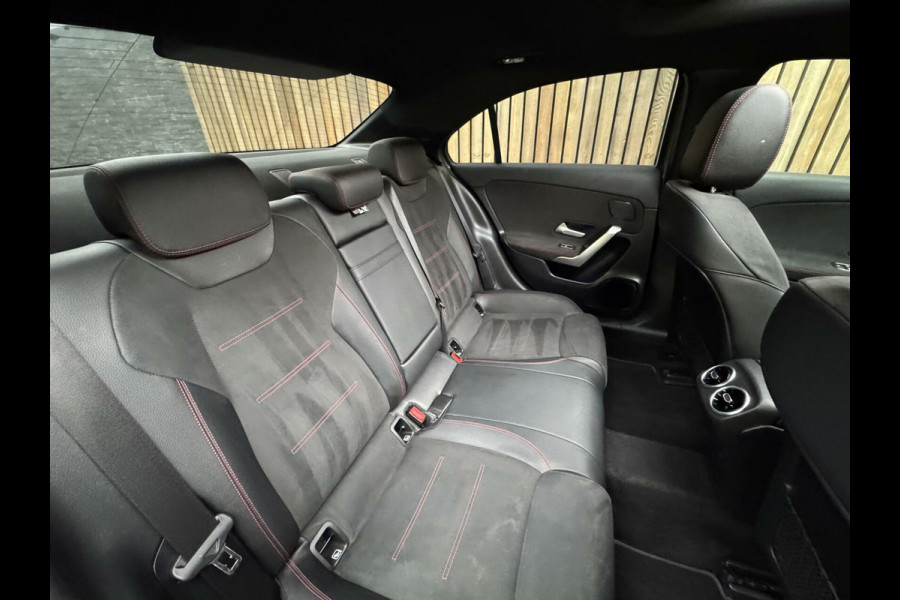 Mercedes-Benz A-Klasse 220 AMG 190pk Automaat | Panoramadak | LED Matrix verlichting | Sfeerverlichting | Night Pakket | Sportstoelen elektrisch verste