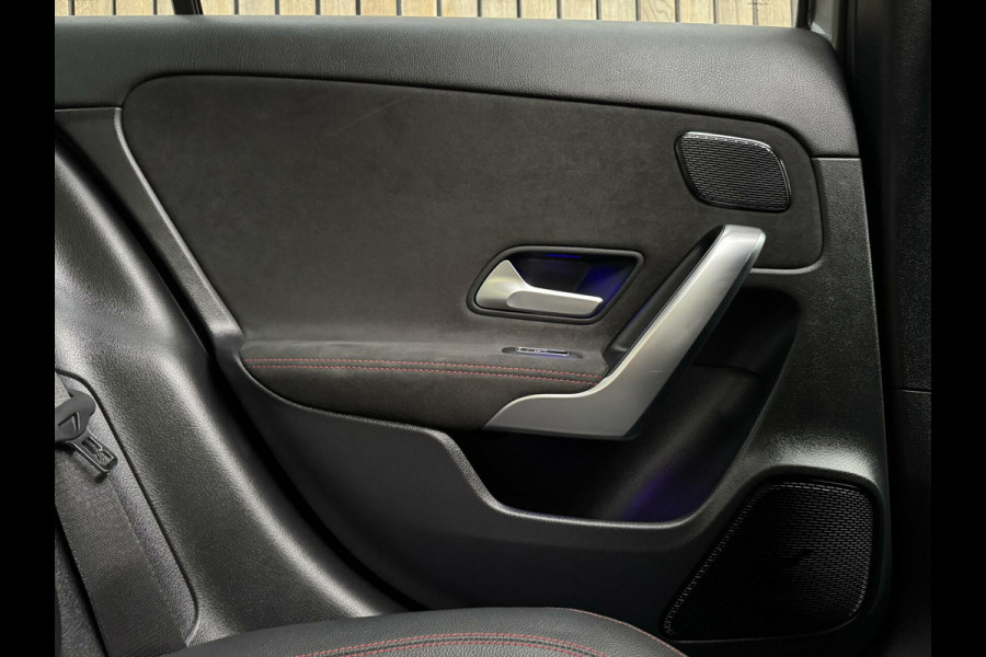 Mercedes-Benz A-Klasse 220 AMG 190pk Automaat | Panoramadak | LED Matrix verlichting | Sfeerverlichting | Night Pakket | Sportstoelen elektrisch verste