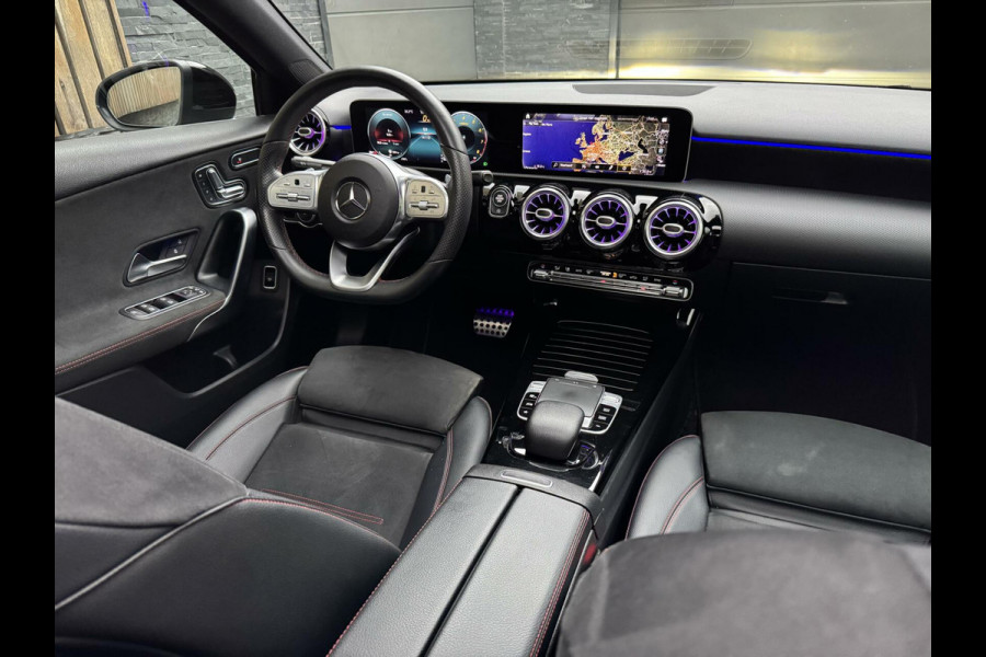 Mercedes-Benz A-Klasse 220 AMG 190pk Automaat | Panoramadak | LED Matrix verlichting | Sfeerverlichting | Night Pakket | Sportstoelen elektrisch verste