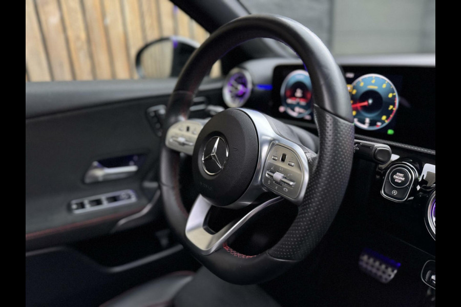 Mercedes-Benz A-Klasse 220 AMG 190pk Automaat | Panoramadak | LED Matrix verlichting | Sfeerverlichting | Night Pakket | Sportstoelen elektrisch verste