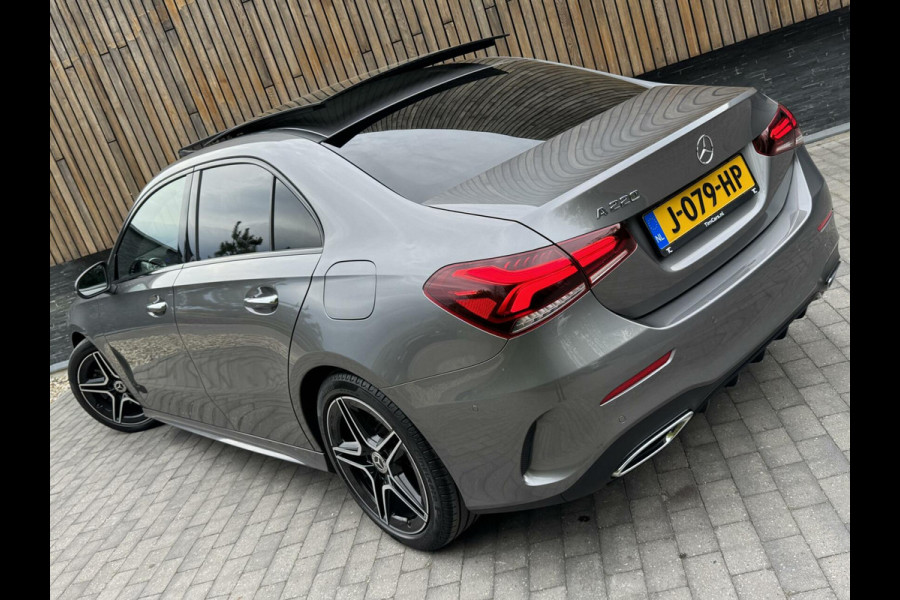 Mercedes-Benz A-Klasse 220 AMG 190pk Automaat | Panoramadak | LED Matrix verlichting | Sfeerverlichting | Night Pakket | Sportstoelen elektrisch verste