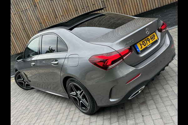 Mercedes-Benz A-Klasse 220 AMG 190pk Automaat | Panoramadak | LED Matrix verlichting | Sfeerverlichting | Night Pakket | Sportstoelen elektrisch verste