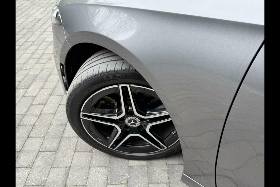 Mercedes-Benz A-Klasse 220 AMG 190pk Automaat | Panoramadak | LED Matrix verlichting | Sfeerverlichting | Night Pakket | Sportstoelen elektrisch verste