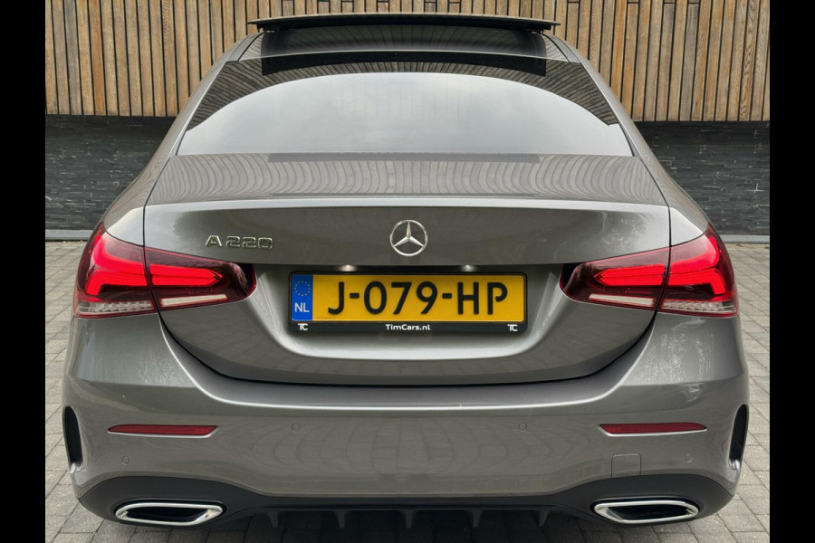 Mercedes-Benz A-Klasse 220 AMG 190pk Automaat | Panoramadak | LED Matrix verlichting | Sfeerverlichting | Night Pakket | Sportstoelen elektrisch verste