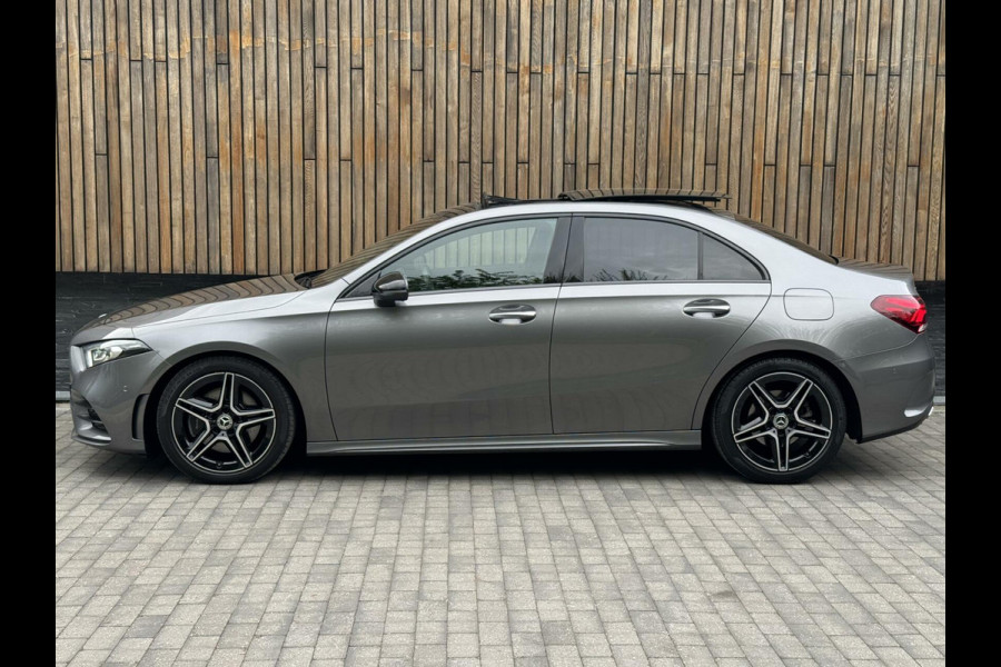 Mercedes-Benz A-Klasse 220 AMG 190pk Automaat | Panoramadak | LED Matrix verlichting | Sfeerverlichting | Night Pakket | Sportstoelen elektrisch verste