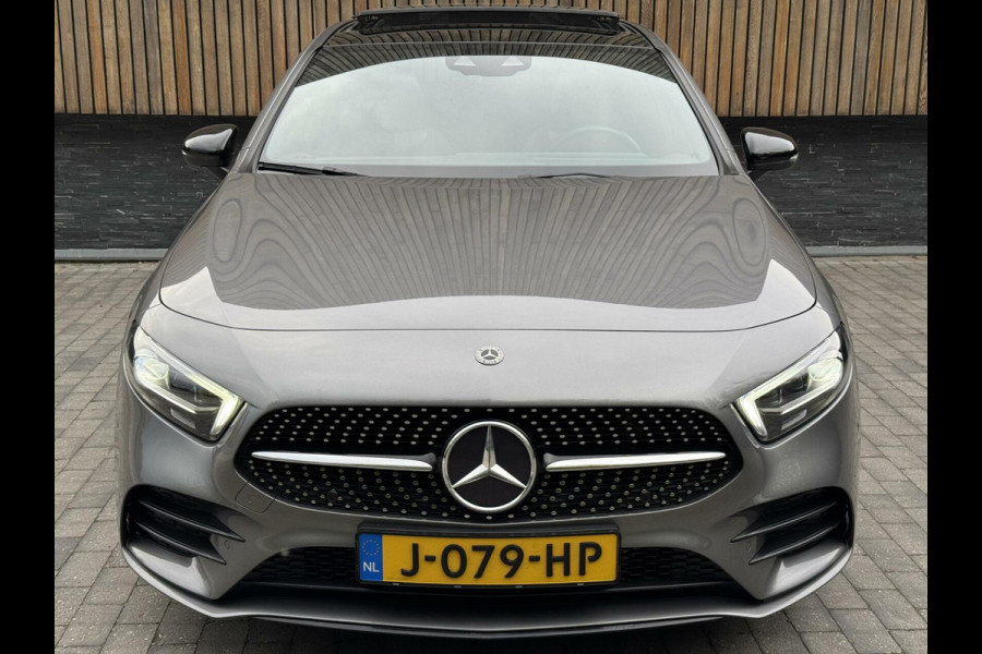 Mercedes-Benz A-Klasse 220 AMG 190pk Automaat | Panoramadak | LED Matrix verlichting | Sfeerverlichting | Night Pakket | Sportstoelen elektrisch verste