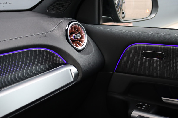 Mercedes-Benz EQB 300 4MATIC Luxury Line 67 kWh | Dodehoekassistent | Nightpakket | Surround Camera | Vario-achterbank | Apple Carplay/Android Auto | High Perf. LED | Zitcomfortpakket | Stoelverwarming |