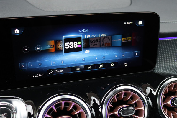 Mercedes-Benz EQB 300 4MATIC Luxury Line 67 kWh | Dodehoekassistent | Nightpakket | Surround Camera | Vario-achterbank | Apple Carplay/Android Auto | High Perf. LED | Zitcomfortpakket | Stoelverwarming |