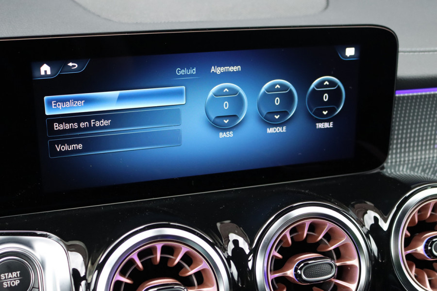 Mercedes-Benz EQB 300 4MATIC Luxury Line 67 kWh | Dodehoekassistent | Nightpakket | Surround Camera | Vario-achterbank | Apple Carplay/Android Auto | High Perf. LED | Zitcomfortpakket | Stoelverwarming |