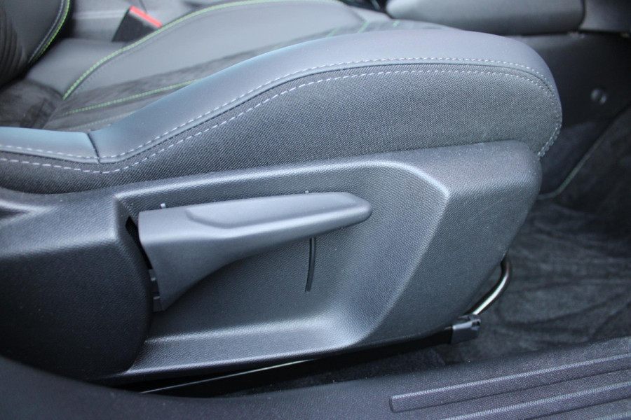Peugeot 2008 1.2 130PK AUTOMAAT GT PACK | NAVIGATIE | FULL LED KOPLAMPEN | DRAADLOZE APPLE CARPLAY/ANDROID AUTO | ADAPTIVE CRUISE CONTROL | CAMERA VOOR + ACHTER | CLIMATE CONTROL | LICHTMETALEN VELGEN 17" | KEYLESS ENTRY/START | DAB+ RADIO | ALCANTARA/LEDEREN BEKLEDING | ELEKTRISCH BEDIENBARE BESTUURDERSSTOEL | DODEHOEK DETECTIE | PARKEERSENSOREN VOOR + ACHTER | STOEL VERWARMING |