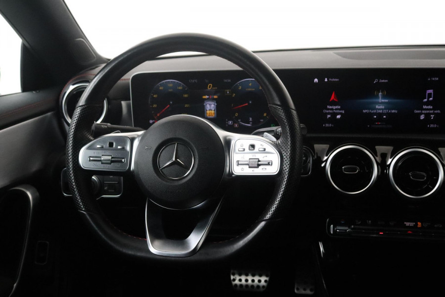 Mercedes-Benz CLA-Klasse 220 AMG (PARKEERSENSOREN, NAVIGATIE, ACHTERUITRIJCAMERA, AMG, NL-AUTO, GOED ONDERHOUDEN)